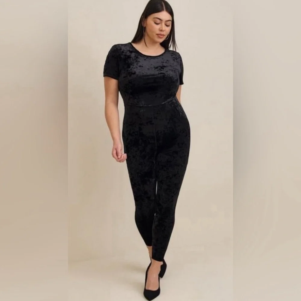 Torrid - Full Length Crushed Velvet Short Sleeve Catsuit - Size 2